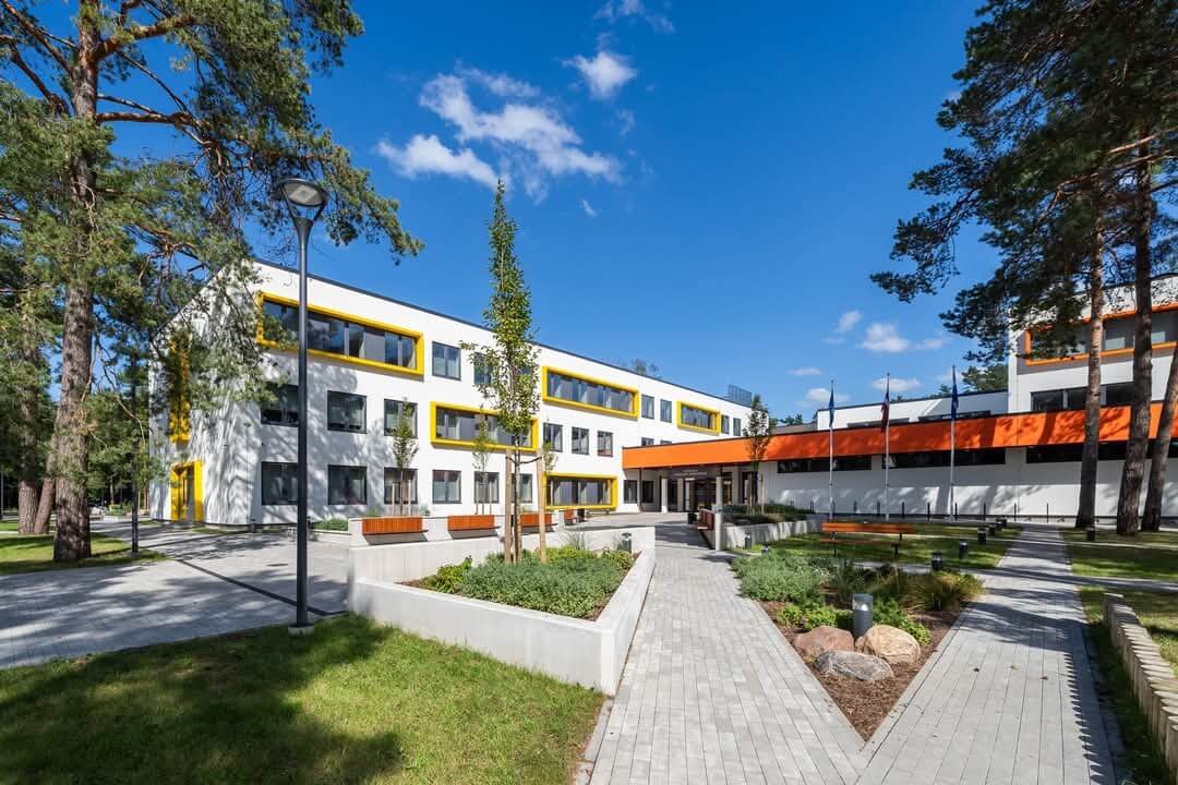 Alumīnijā kompozīta rāmji.